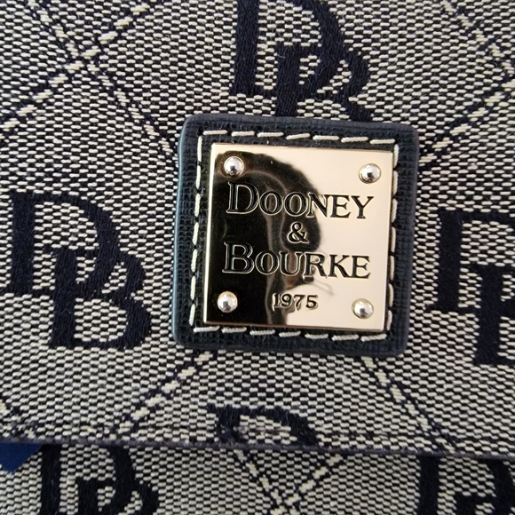 Dooney & Bourke wristlet wallet - Picture 8 of 10